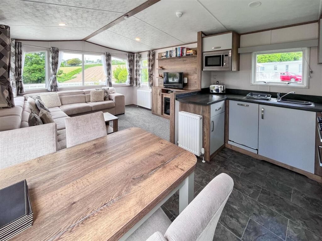 Property photo 2 of 17 4838781