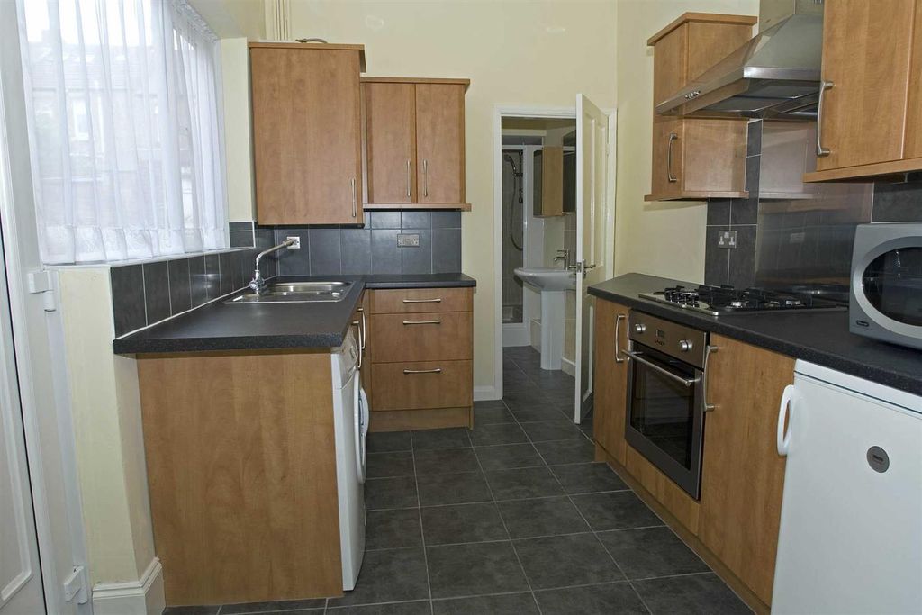 Property photo 3 of 5 Kitchen