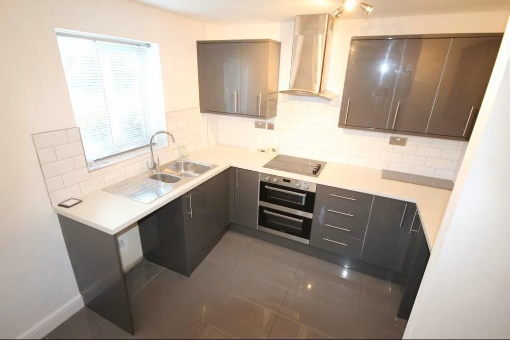 Property photo 3 of 10 Kitchen.Jpg