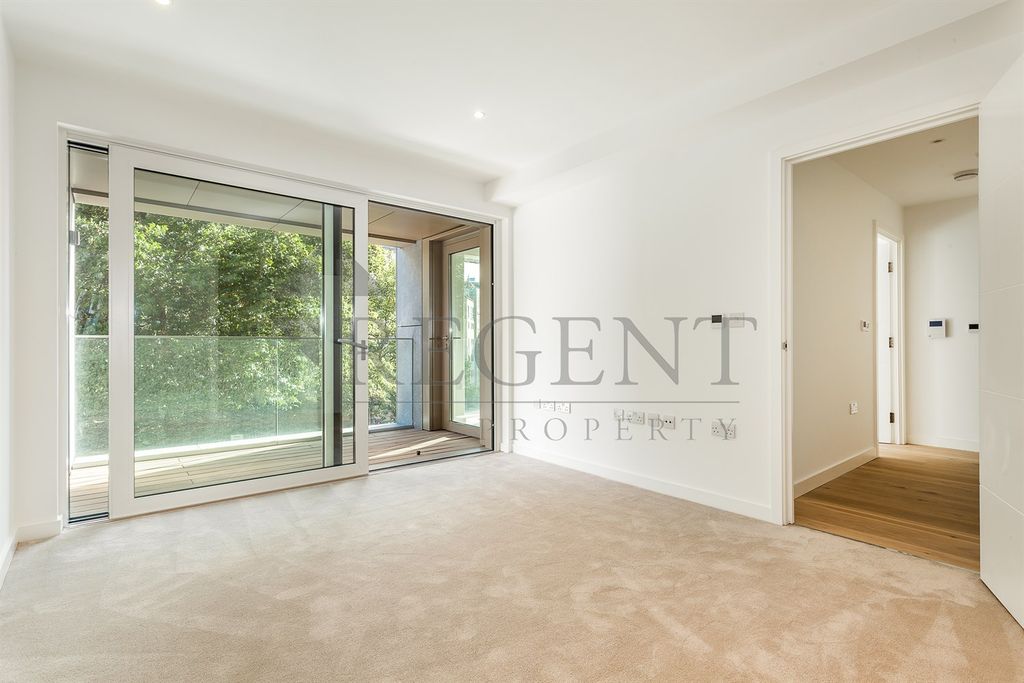 Property photo 3 of 8 Bedroom