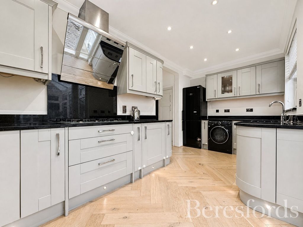 Property photo 2 of 22 Picture No. 26