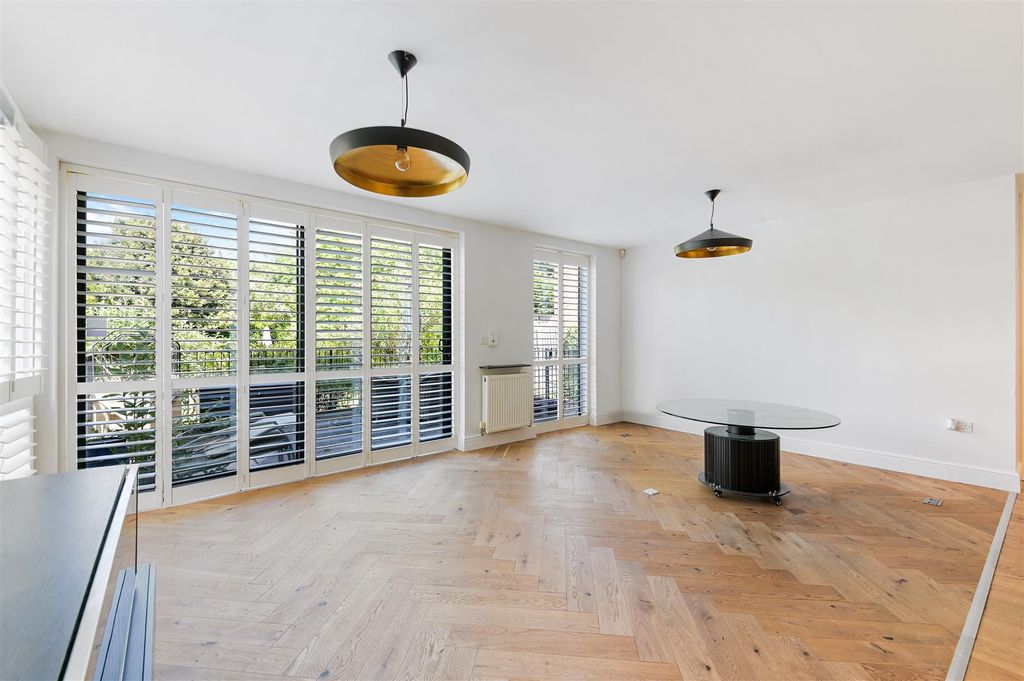 Property photo 3 of 25 Chandler House (16).Jpg