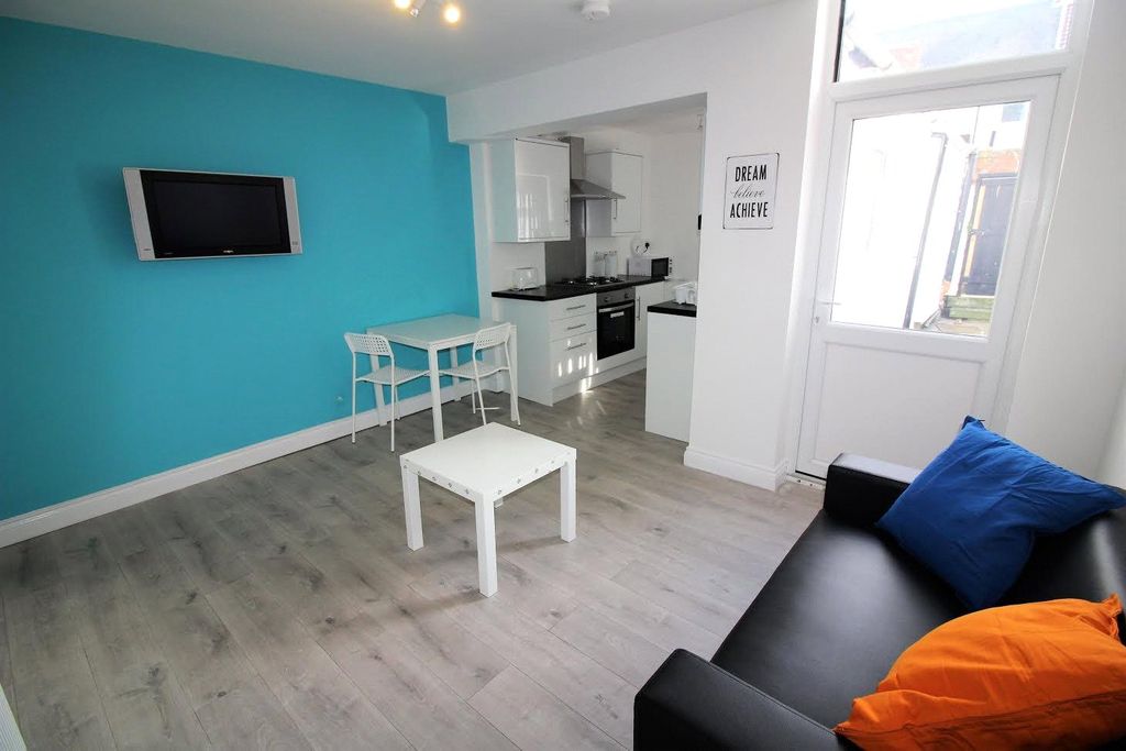 Property photo 1 of 6 Lounge.Jpg