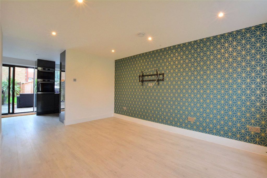 Property photo 3 of 13 Picture No. 17