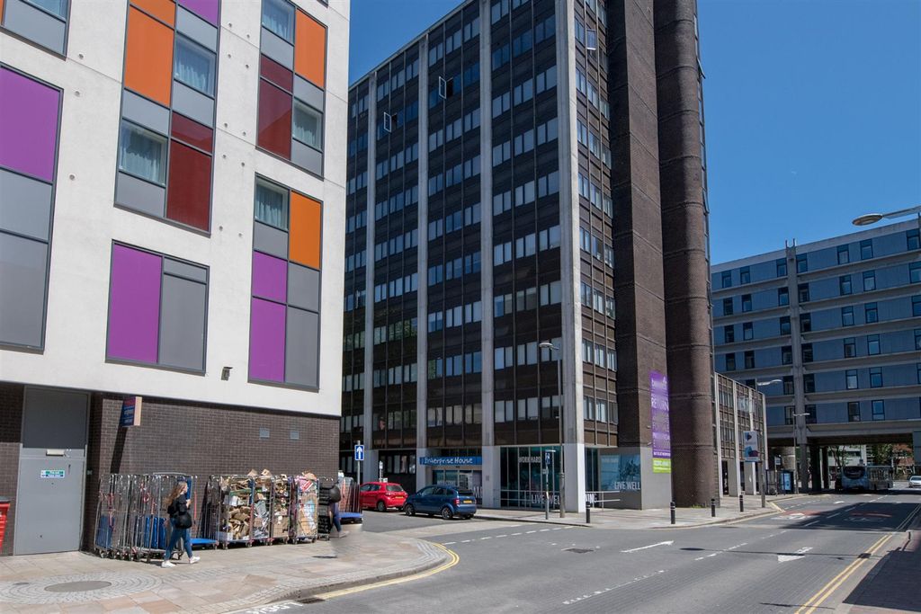 Property photo 1 of 6