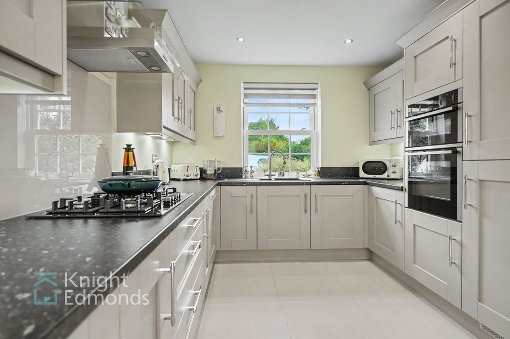 Property photo 3 of 22 Kitchen
