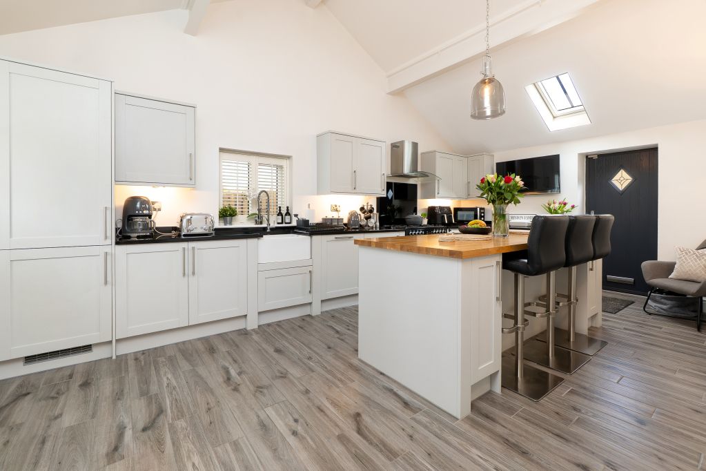 Property photo 3 of 26 Dining Kitchen