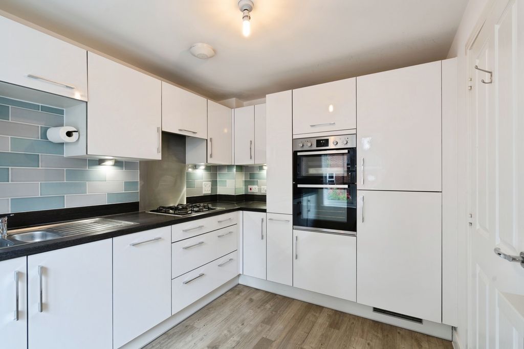 Property photo 3 of 28 Pbox-Img.Jpg