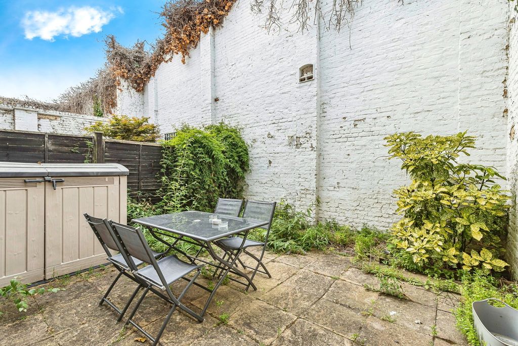 Property photo 2 of 19