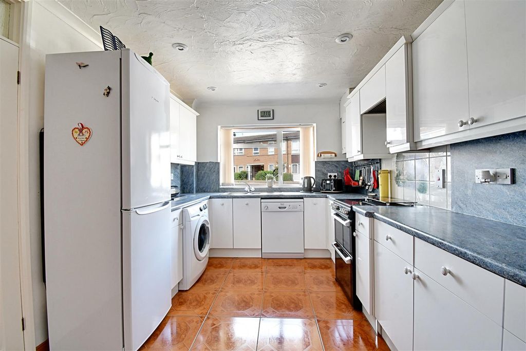Property photo 2 of 21 Kitchen 1.Jpg