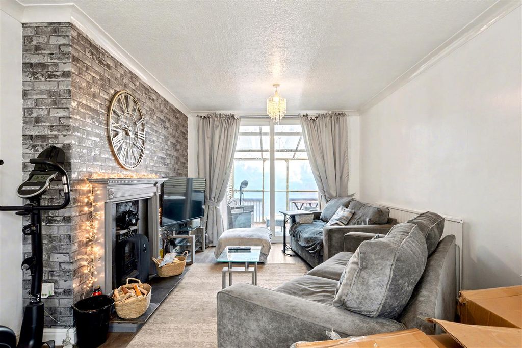 Property photo 3 of 19 Lounge_3.Jpg