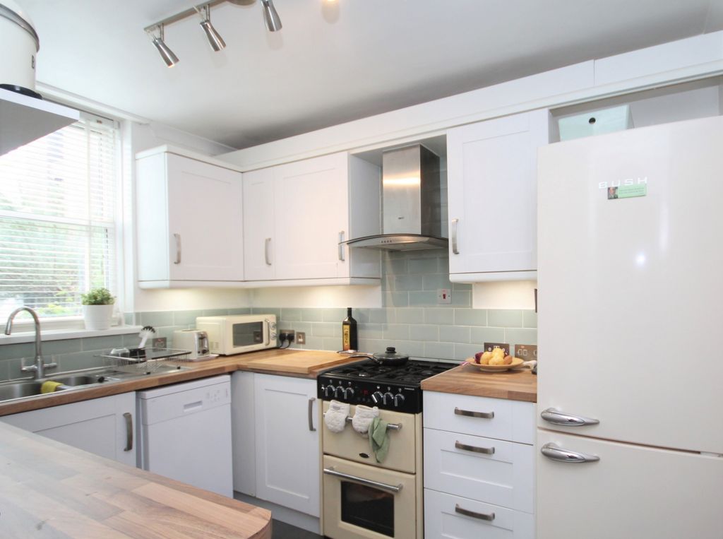 Property photo 1 of 7 Kitchen