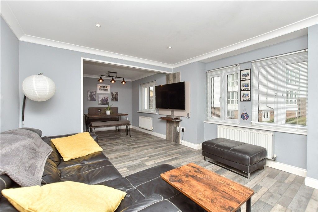 Property photo 2 of 10 Lounge