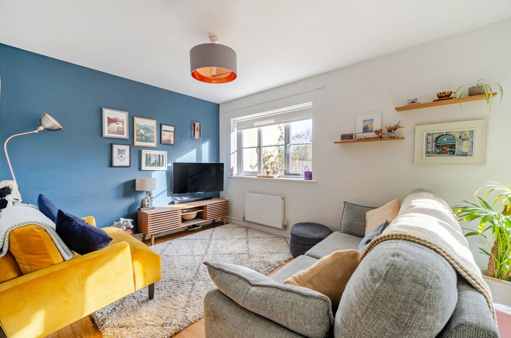 Property photo 2 of 27 1381514-16-691dc3...