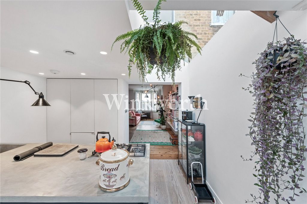 Property photo 3 of 40 Picture No. 67