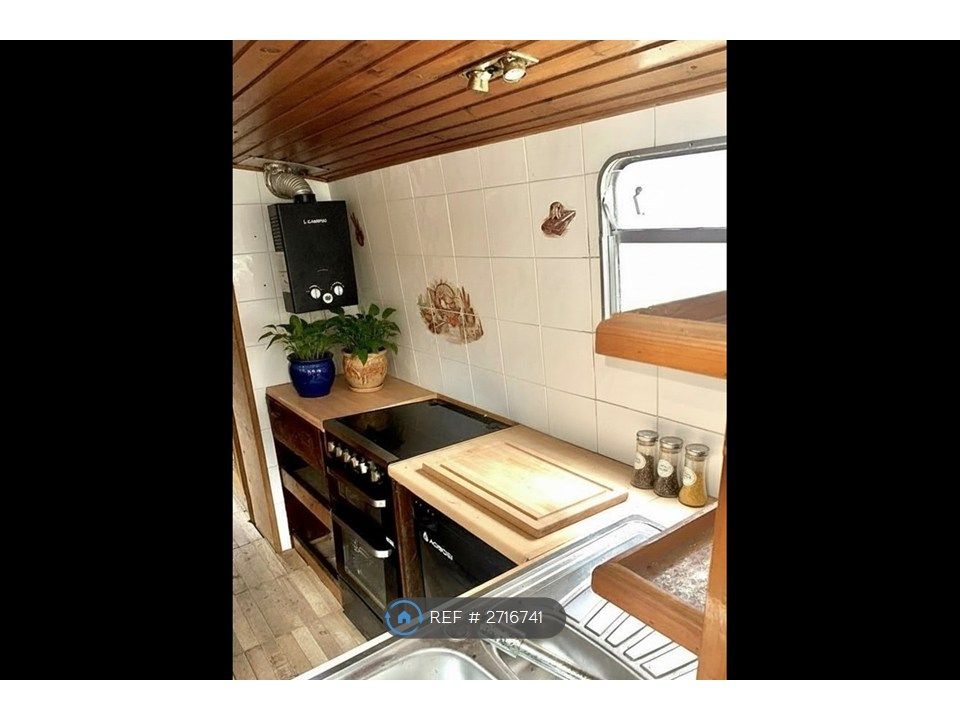 Property photo 3 of 7 Kitchen