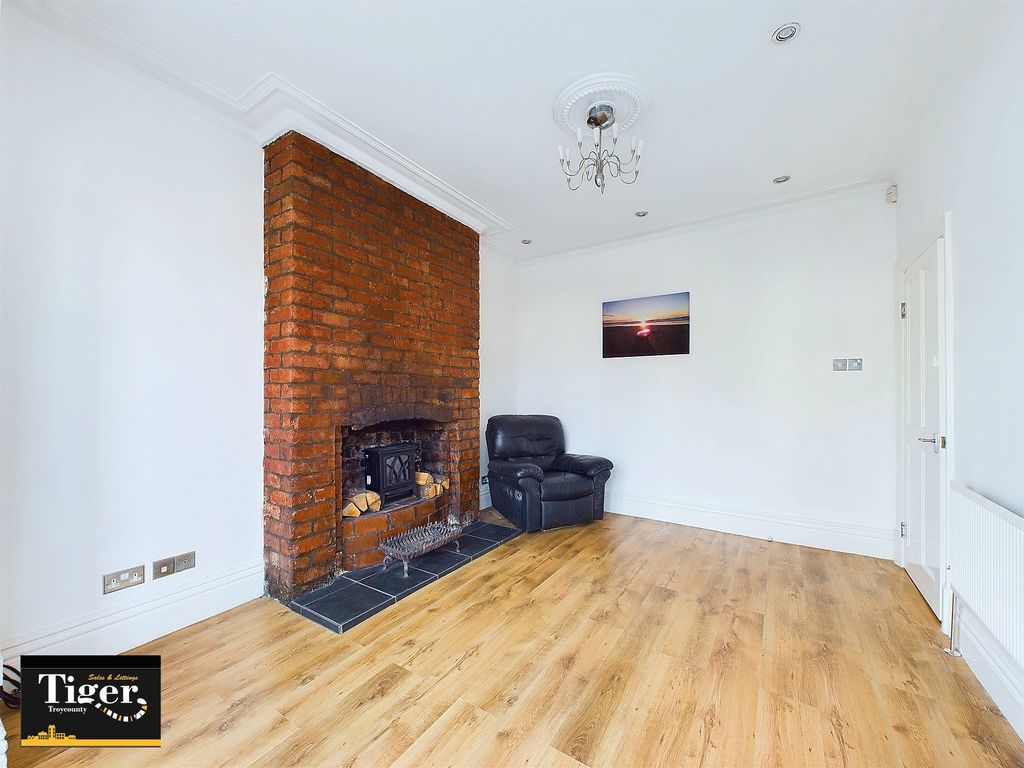 Property photo 3 of 19 Cam03440G0-Pr0259-Still003
