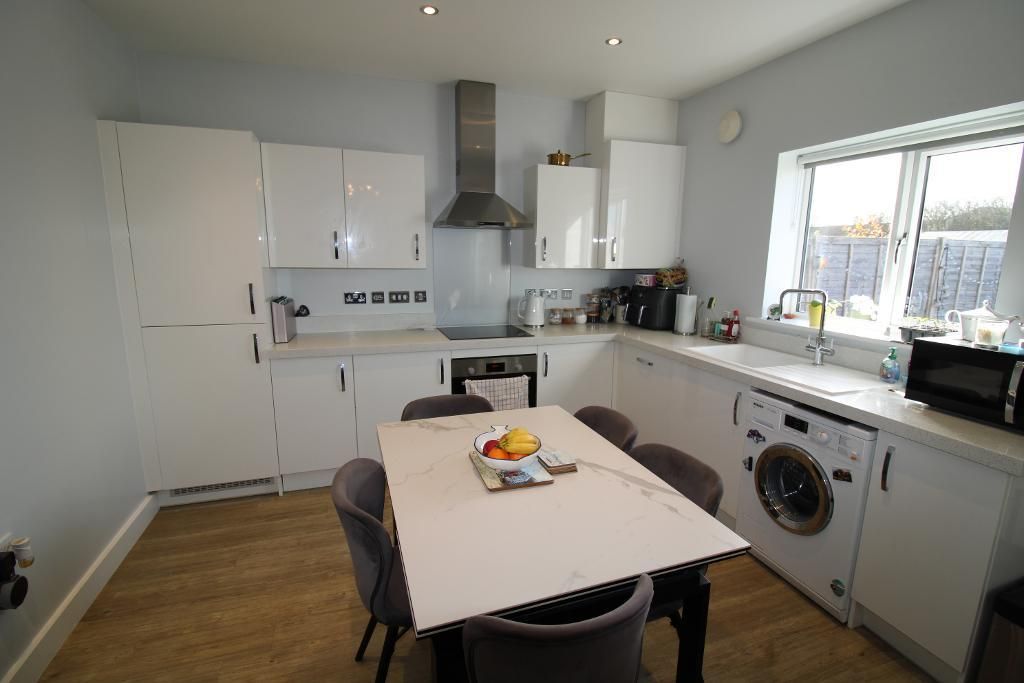 Property photo 3 of 9 Kitchen