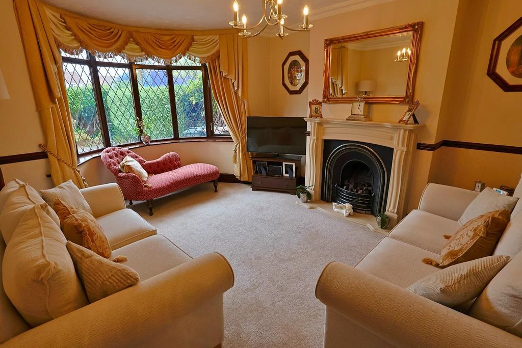 Property photo 2 of 21 Lounge