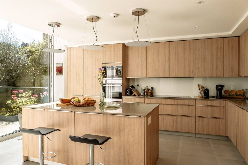 Property photo 3 of 12 Kitchen
