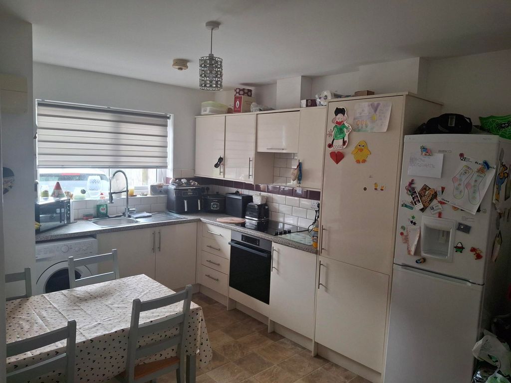 Property photo 3 of 15 Kitchen