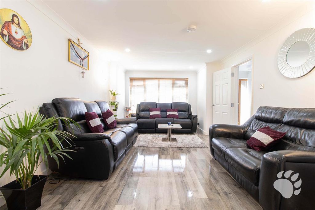 Property photo 2 of 26 Lounge - Gf