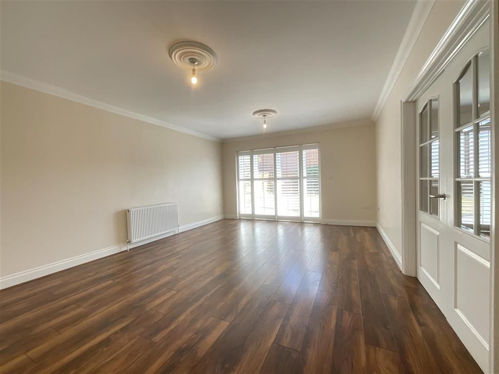 Property photo 1 of 14 Lounge