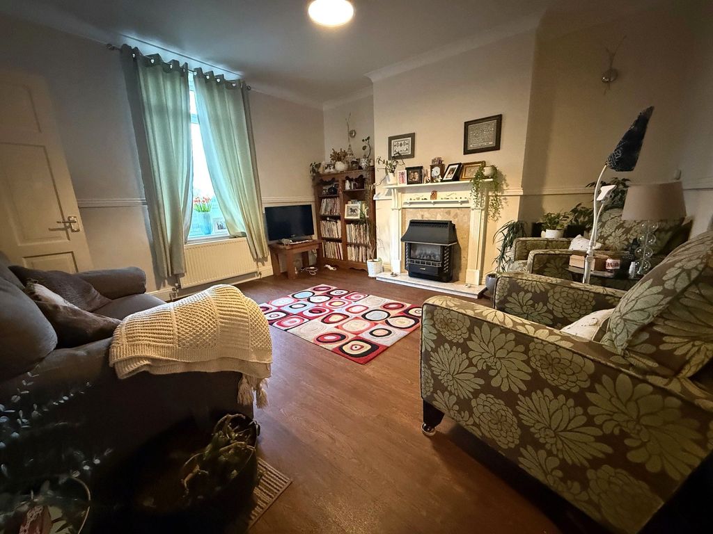 Property photo 2 of 9 Photograph 2