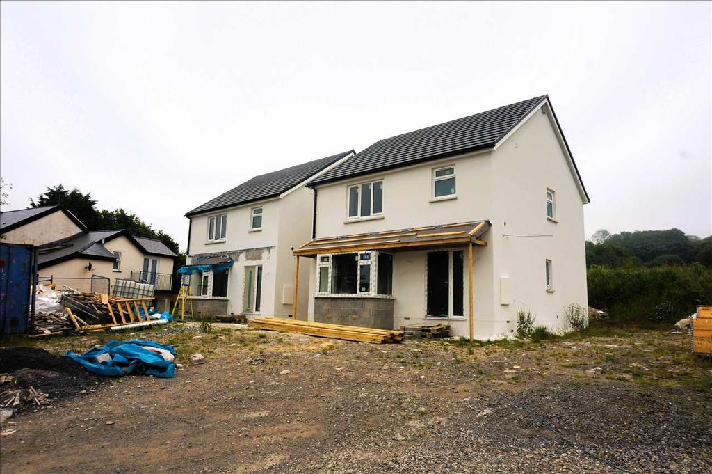Property photo 2 of 11