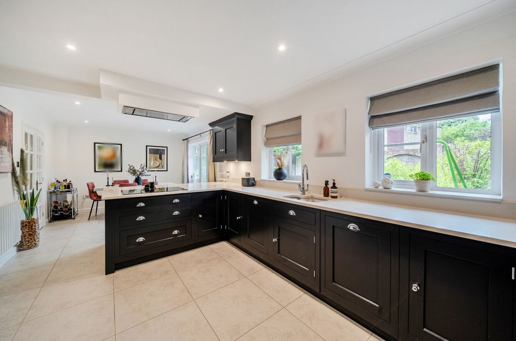 Property photo 3 of 22 1508762-8-1A0142A...