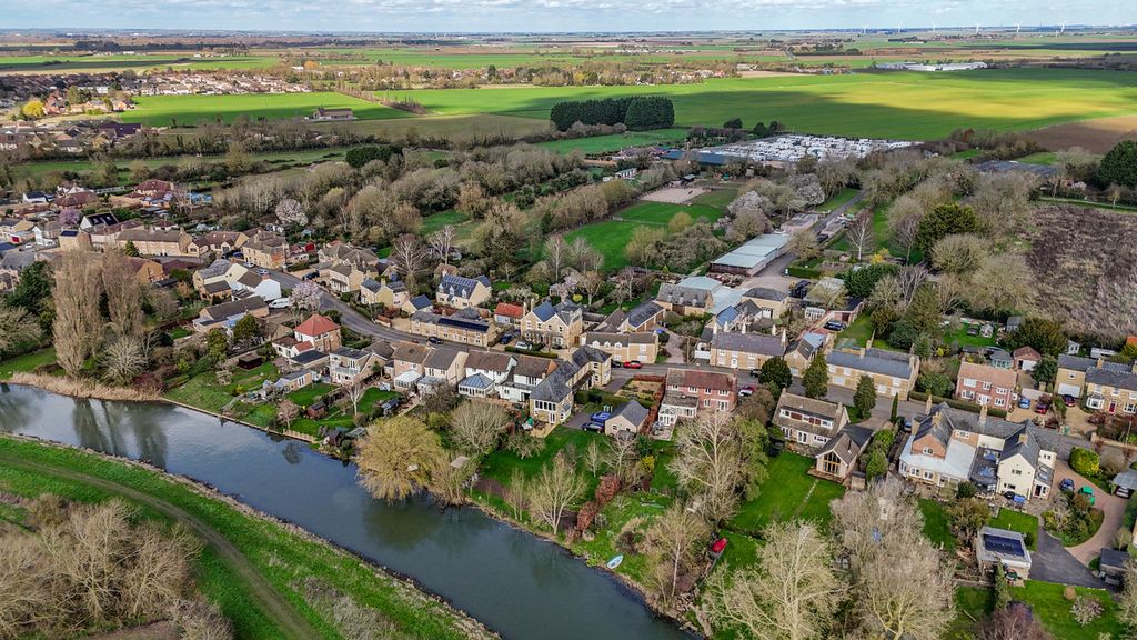 Property photo 2 of 37