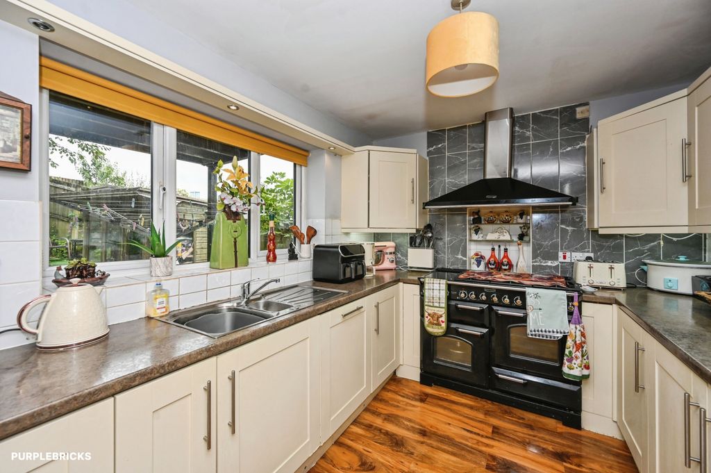 Property photo 3 of 30
