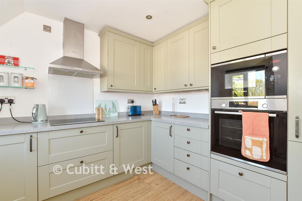 Property photo 3 of 11 Kitchen