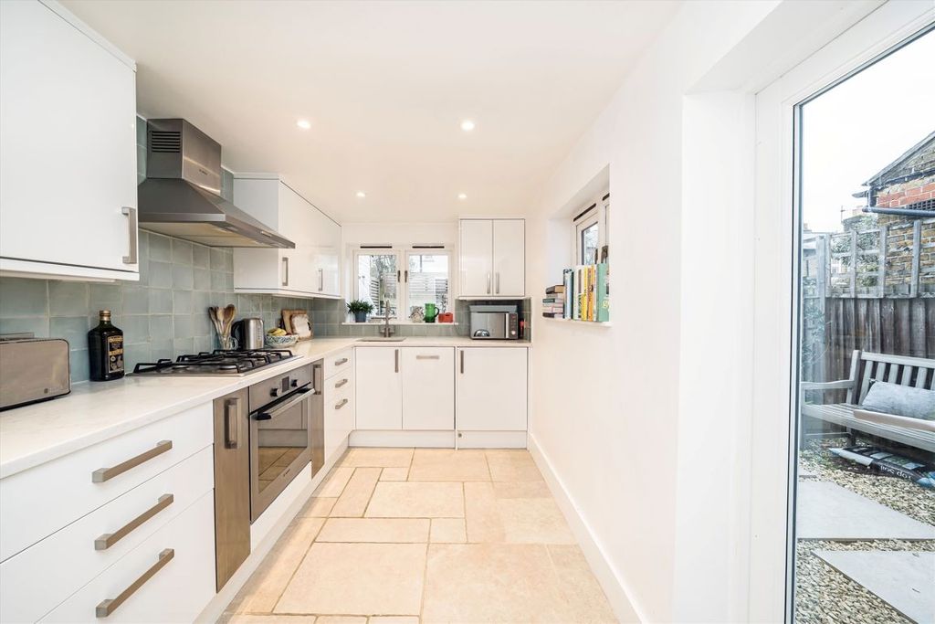 Property photo 3 of 8