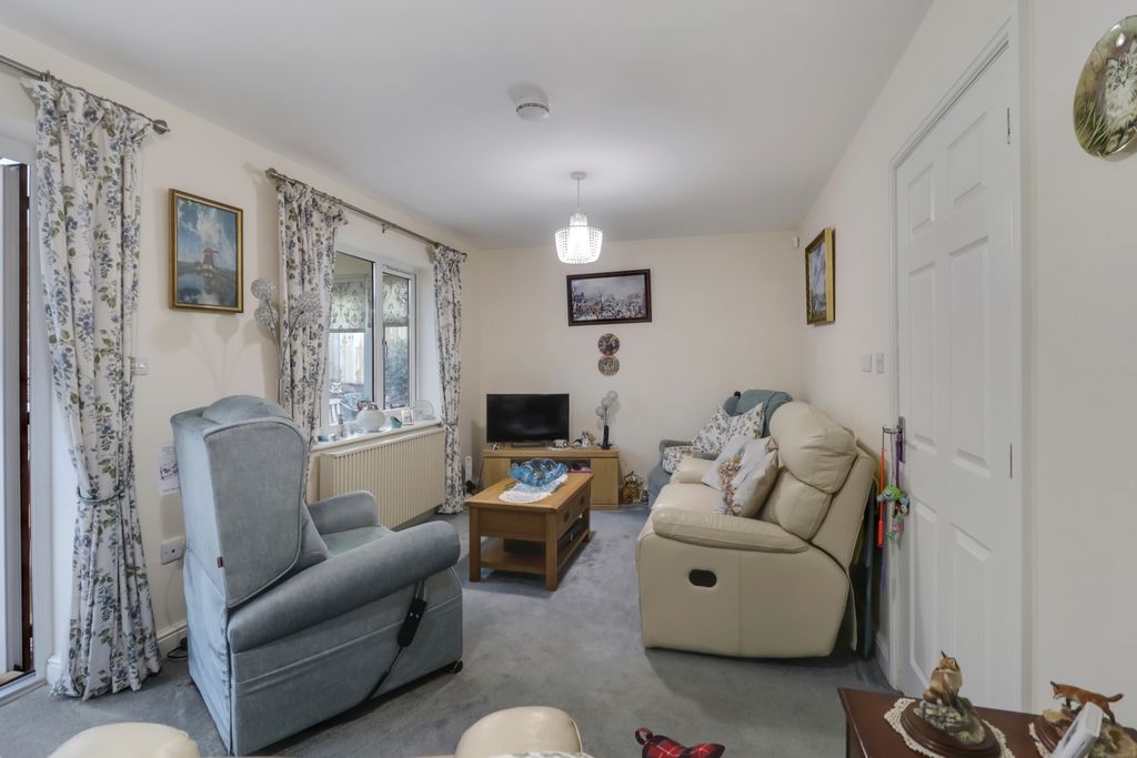 Property photo 2 of 23 Lounge