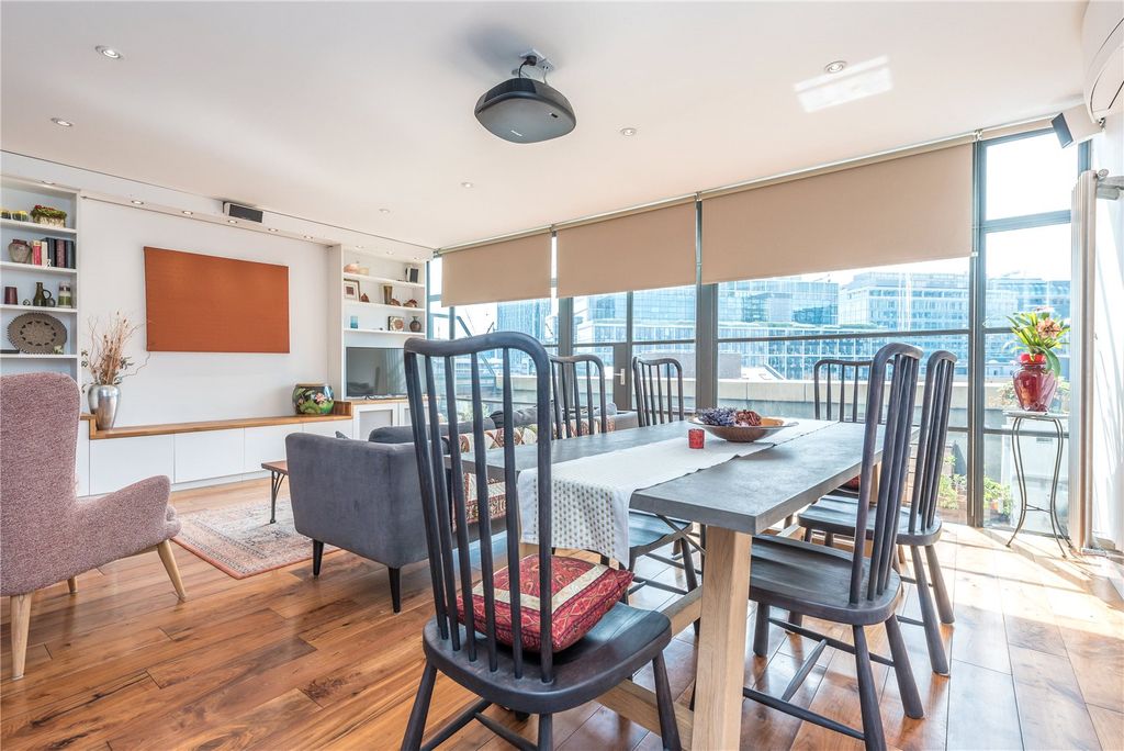 Property photo 3 of 14 Reception