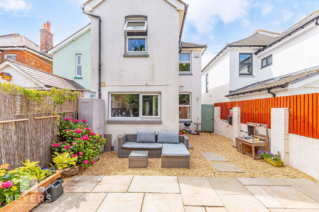 Property photo 3 of 24