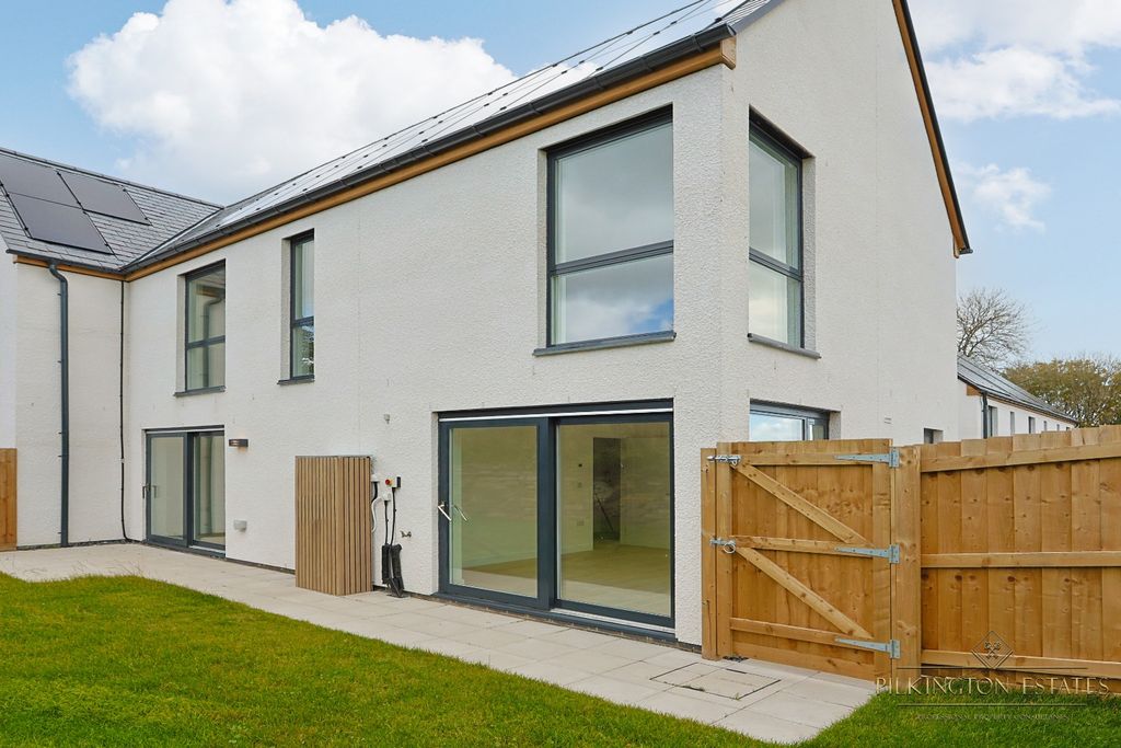 Property photo 2 of 13 4616763