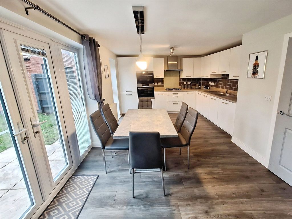 Property photo 3 of 16 Kitchen Diner