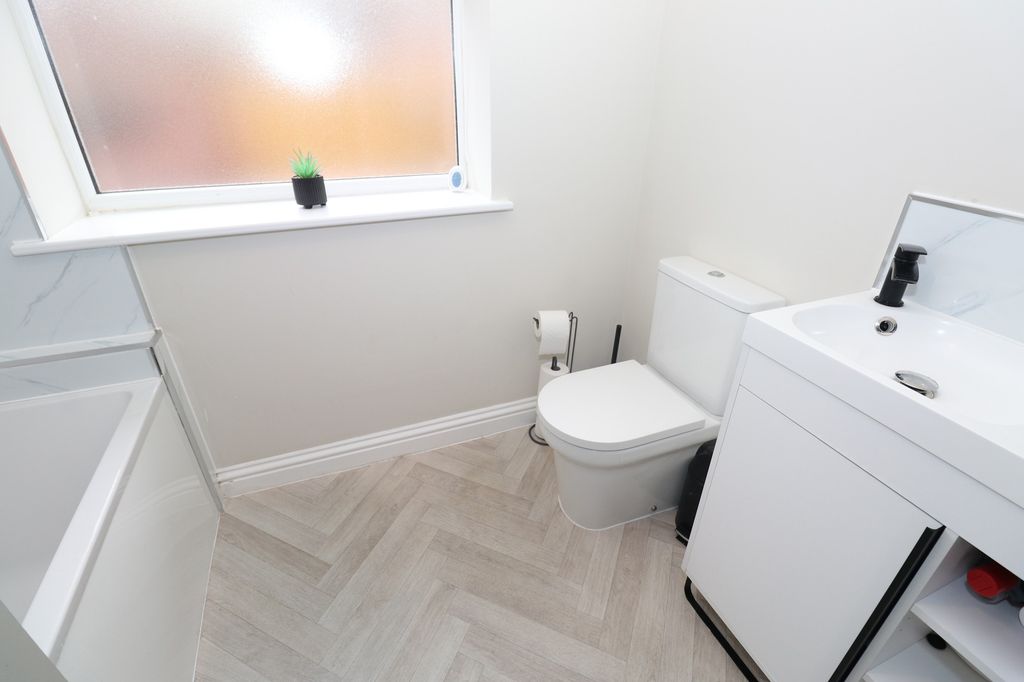 Property photo 3 of 5 Bathroom
