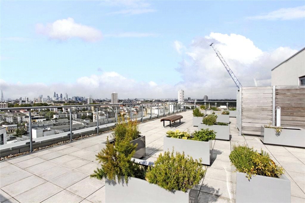 Property photo 3 of 11 Aqua Vista Sq, E3