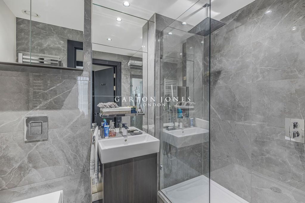 Additional image 10 of 3 bed flat for saleValetta House, 366 Queenstown Road, London SW11