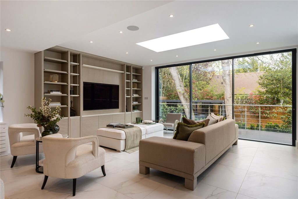 Property photo 1 of 52 Picture No. 06