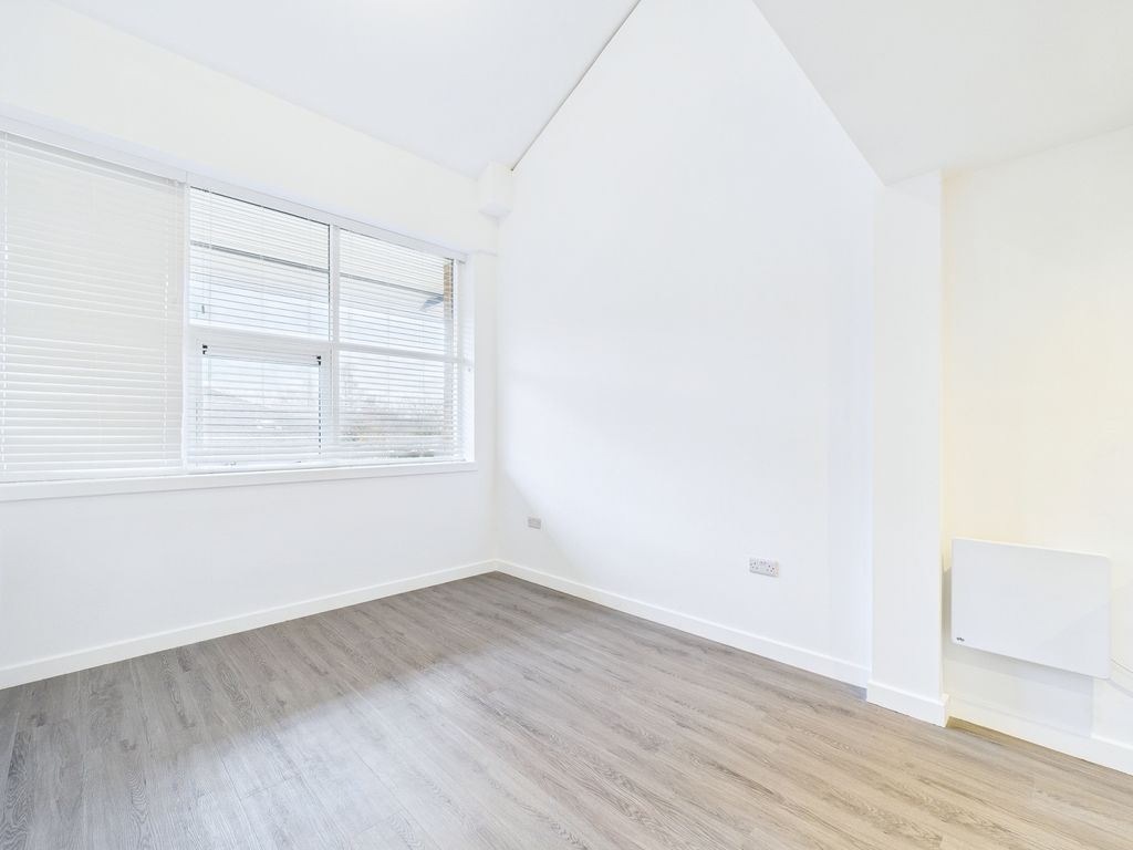 Property photo 2 of 9 Cam01909G0-Pr0445-Still002