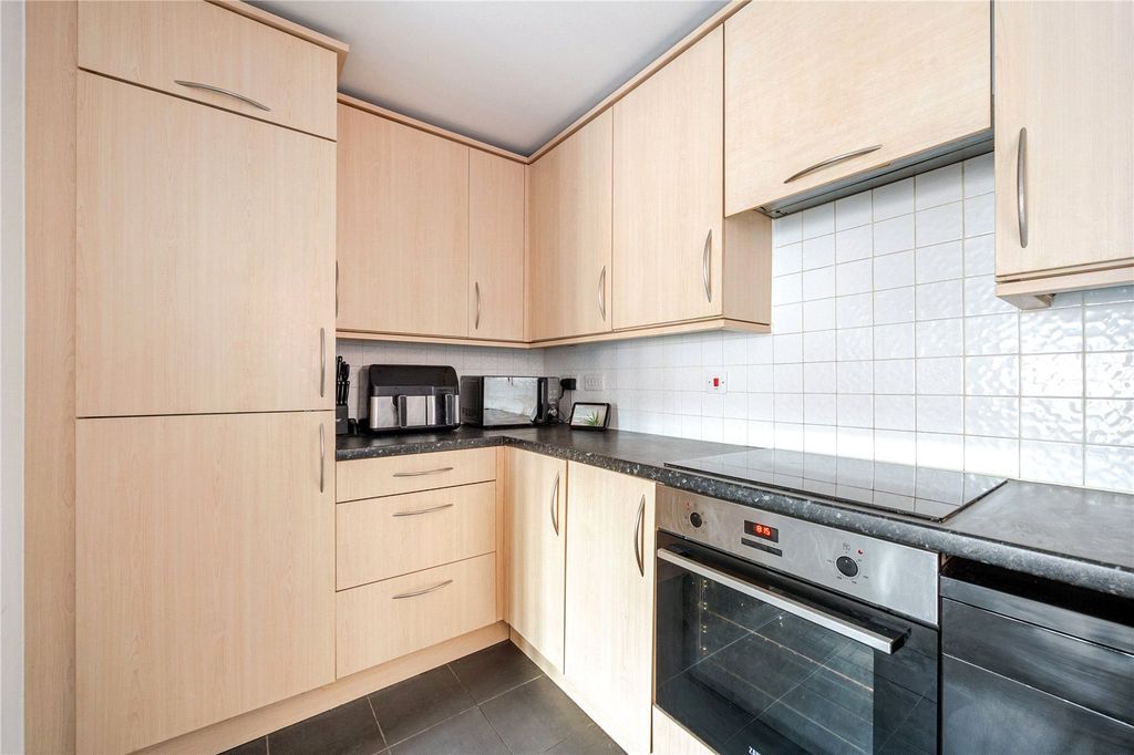 Property photo 2 of 5 Picture No. 16