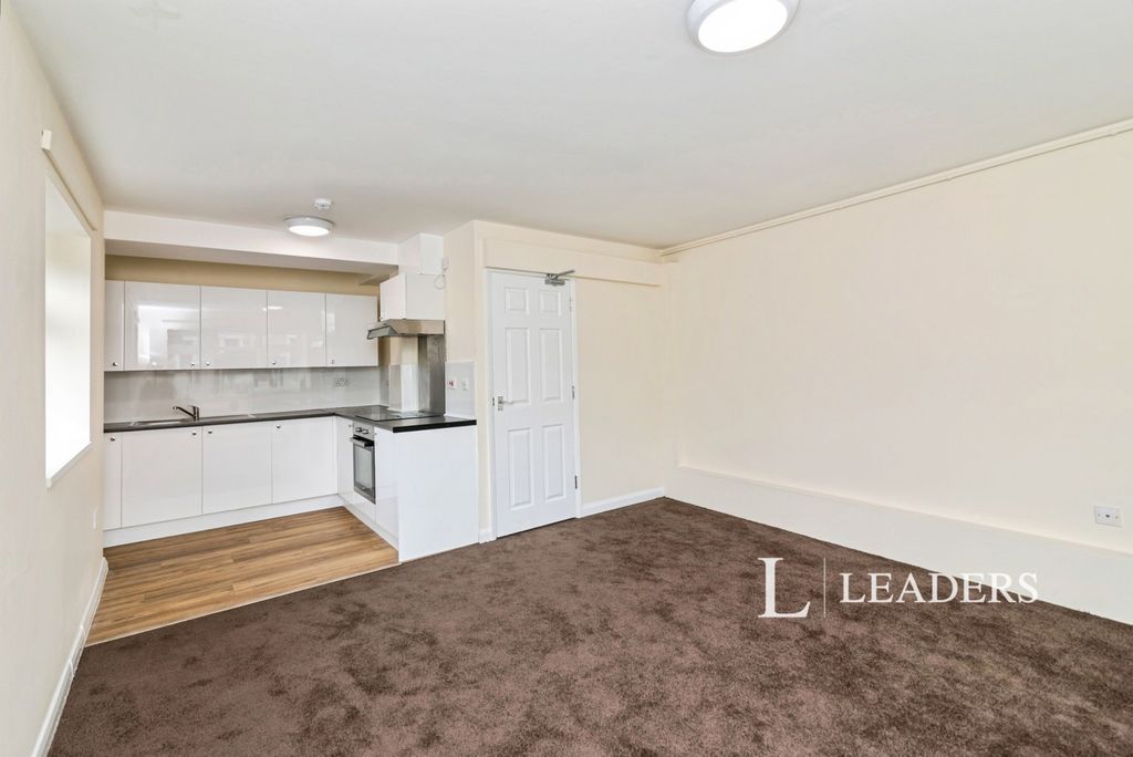 Property photo 3 of 8 Pbox-Img.Jpg