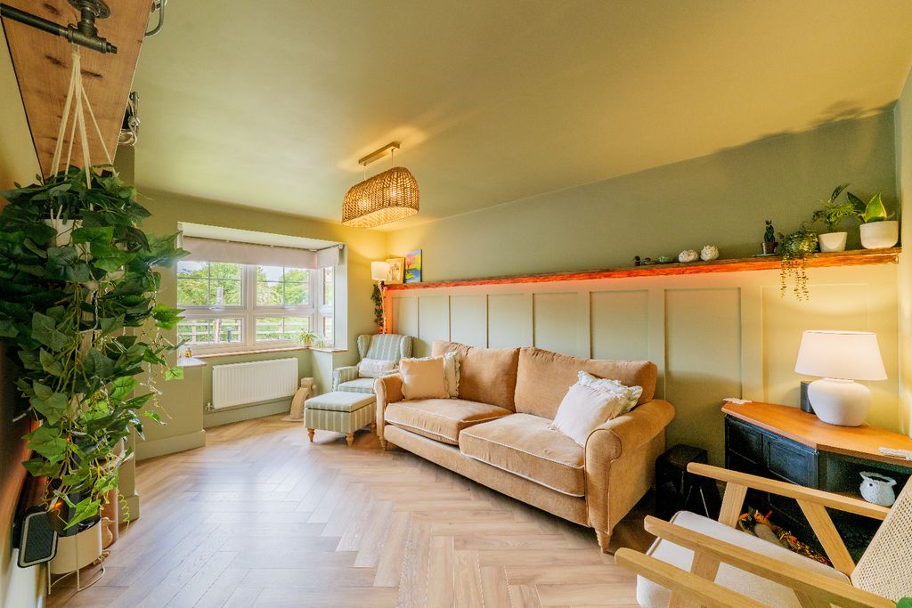 Property photo 2 of 14 5169452