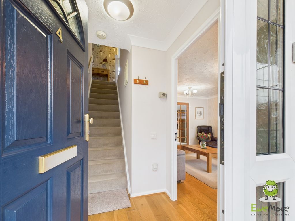 Property photo 2 of 32 Ewemove Estate Agents Basingstoke - Wood Close - F