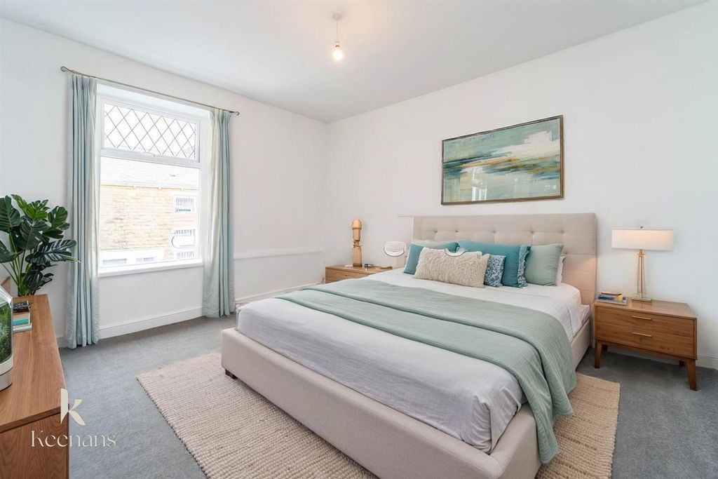 Property photo 3 of 29 Dsc01242 - Bedroom - Modern.Jpg