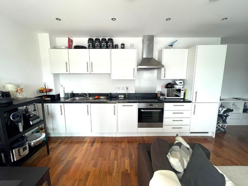 Property photo 3 of 17 780024